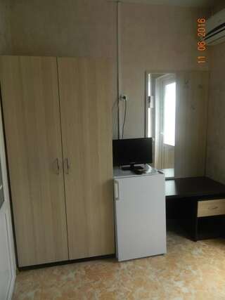 Гостиница Guest House Kovcheg Анапа Трехместный номер &quot;Комфорт&quot; с душем-56